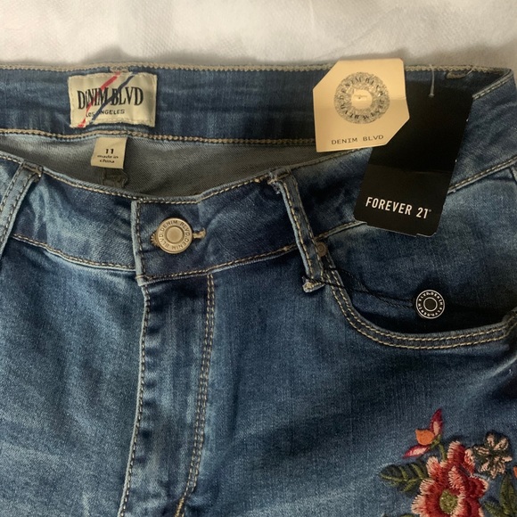 FOREVER 21 JEANS - Picture 3 of 5